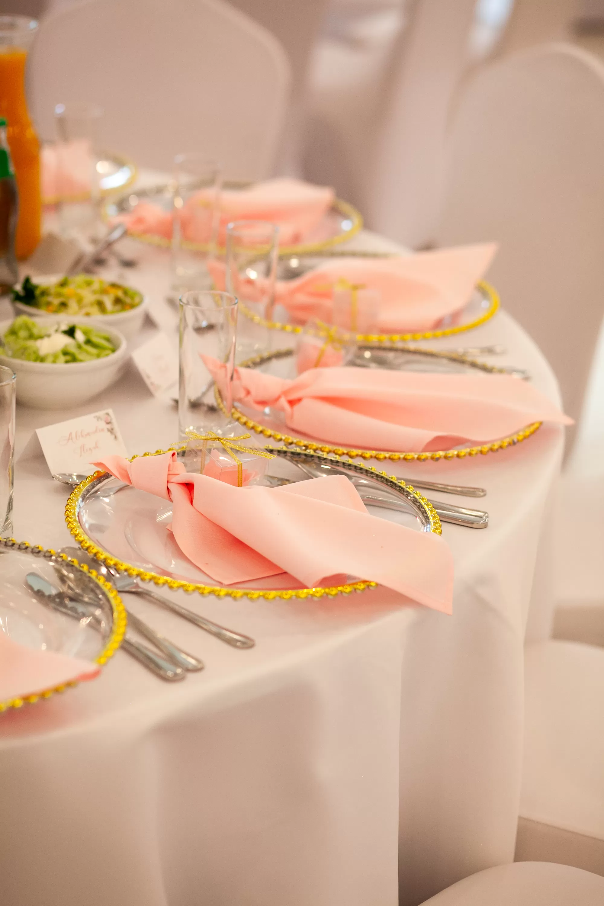 wesele klaudii i kamila u stóp wiśnickiego zamku kmitów i lubomirskich w wiśniczu wesele kraków bochnia małopolska wedding day wedding inspiration ślubne inspiracje wesele marzeń szukam sali na wesele szukam miejsca na wesele sala weselna z noclegami szukam ogrodu na ślub w plenerzze gdzie wesele gdzie ślub ślub cywilny wyjątkowe miejsca na ślub wymarzone wesele szukam dobrej sali jakie ceny wesela Fot: Antonina Bukowska Fotografia